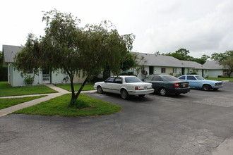 Villas of Northport in North Port, FL - Foto de edificio - Building Photo