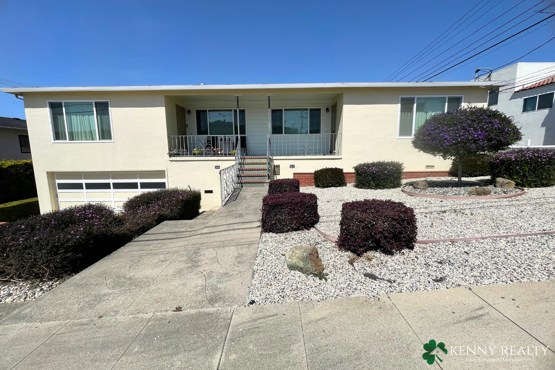 207 Orange Ave in South San Francisco, CA - Building Photo