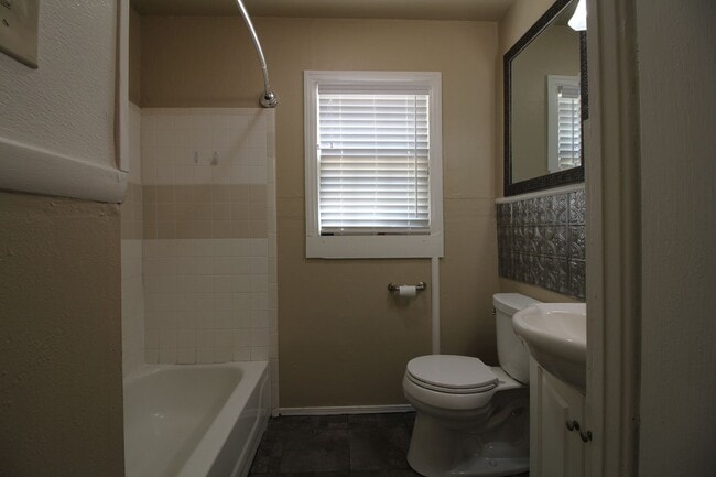 2317 32nd St in Lubbock, TX - Building Photo - Building Photo