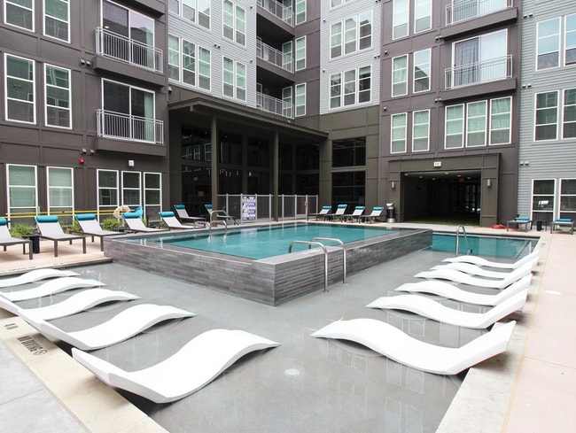 101 Julian St in Dallas, TX - Foto de edificio - Building Photo