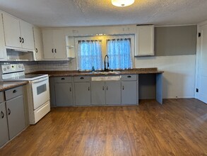 815 Race Track Rd in Centralia, IL - Building Photo - Building Photo