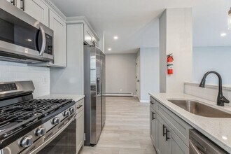 260 Randolph Ave-Unit -1 in Jersey City, NJ - Building Photo - Building Photo