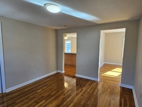 8 N Steele St in Worcester, MA - Building Photo - Building Photo
