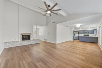 5702 Lewood Dr in Austin, TX - Foto de edificio - Building Photo