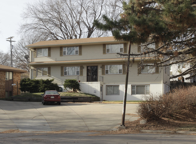 12131-12135 Lisa Cir in Omaha, NE - Foto de edificio - Building Photo