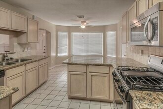 19223 Twin Buttes Dr in Tomball, TX - Building Photo - Building Photo