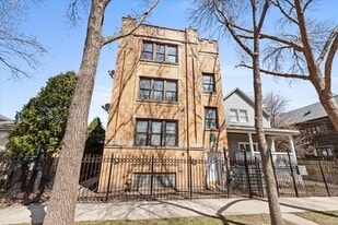3558 W Cortland St in Chicago, IL - Building Photo