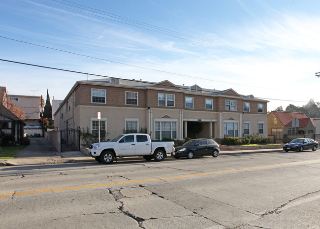 2820 Griffith Park Blvd in Los Angeles, CA - Building Photo - Building Photo