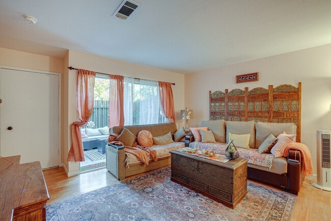 property at 5474 Roundtree Pl