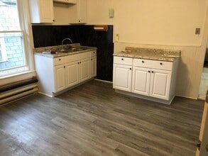 6 North St in Montague, MA - Building Photo - Building Photo