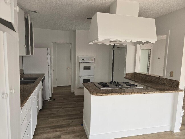 6124 Alcott St in Los Angeles, CA - Building Photo - Building Photo