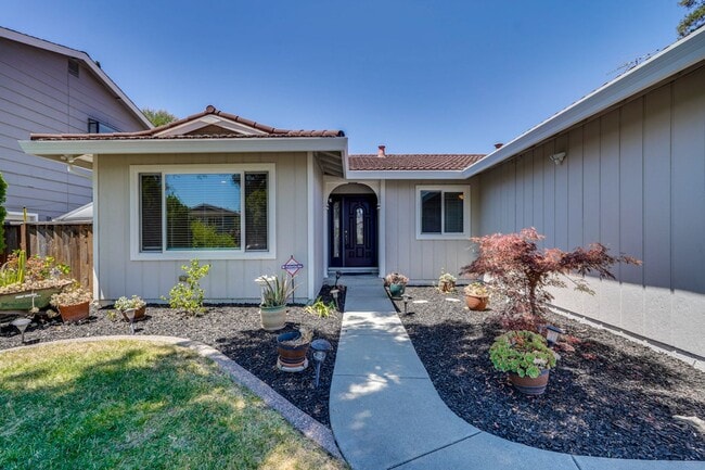 2062 Lockwood Dr in San Jose, CA - Building Photo - Building Photo