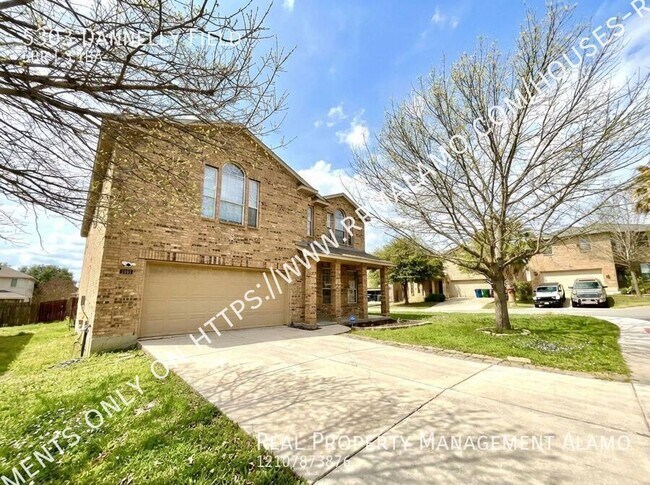5303 Dannelly Fld in San Antonio, TX - Building Photo - Building Photo