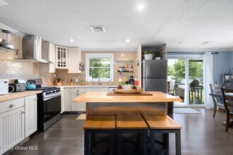 1 Laurie Ln in Saratoga Springs, NY - Building Photo - Building Photo