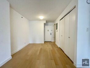 222 E 39th St in New York, NY - Building Photo - Building Photo