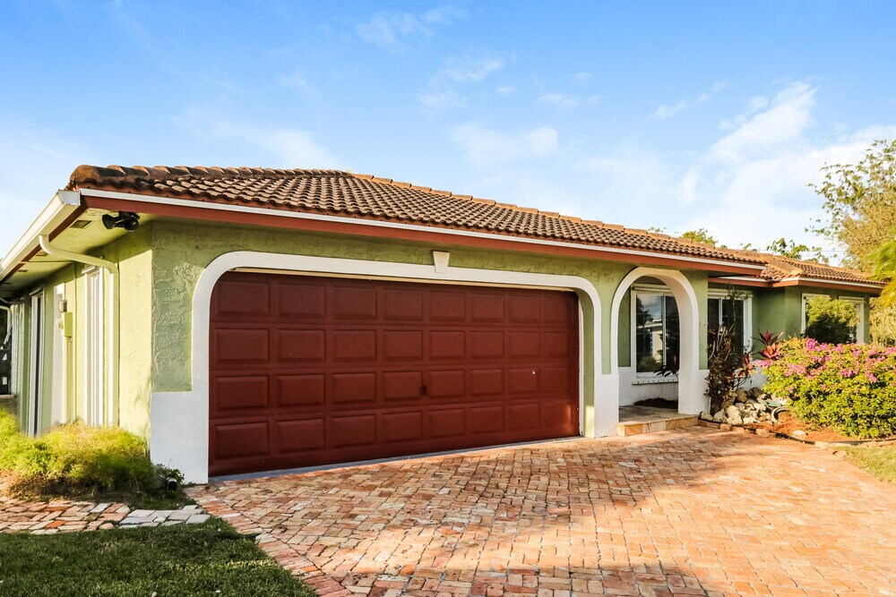 22025 Flanders Ct in Boca Raton, FL - Building Photo