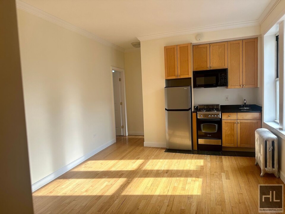 WEST 13 STREET in New York, NY - Building Photo