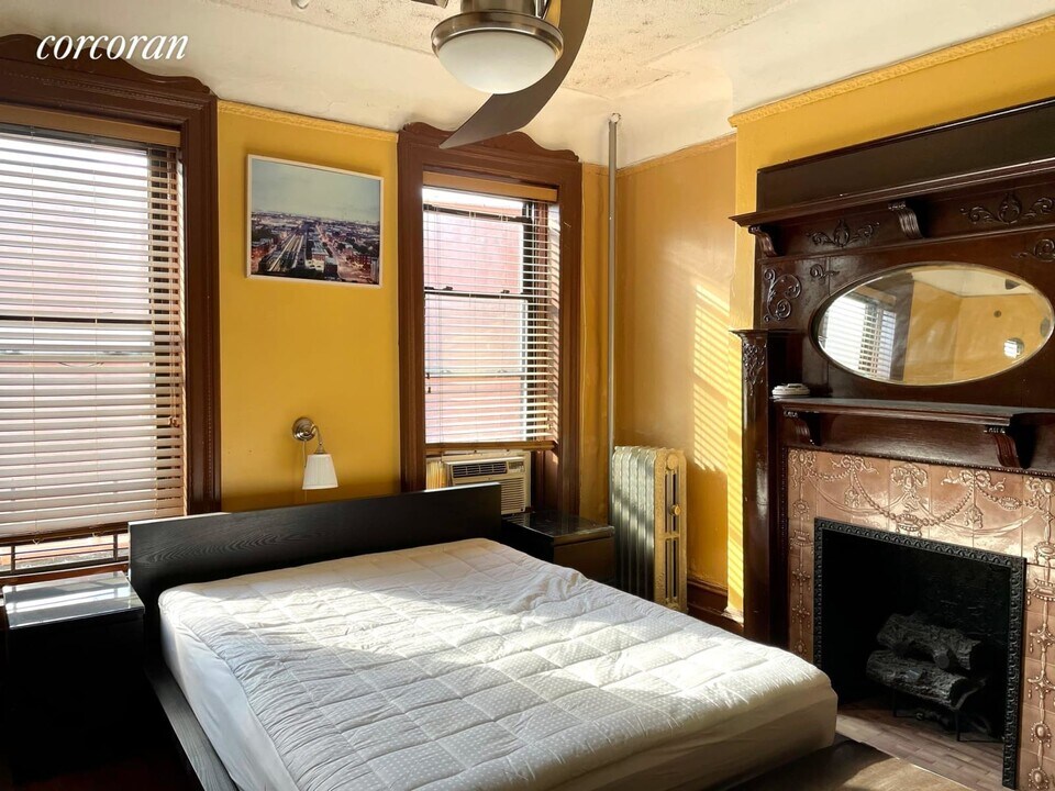 994 Park Pl in Brooklyn, NY - Building Photo