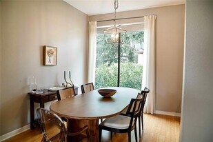 4031 Holland Ave in Dallas, TX - Building Photo