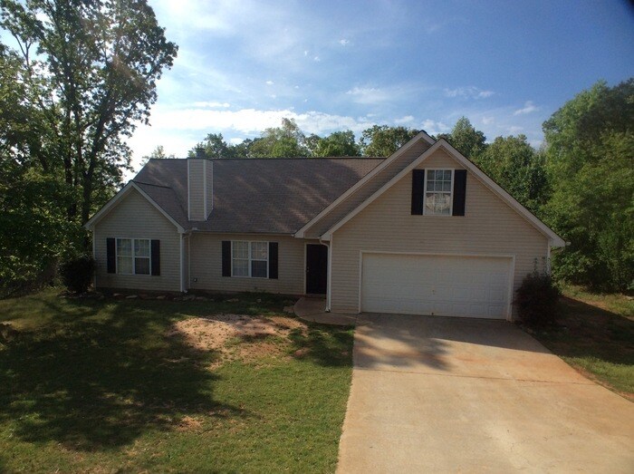 488 Old Tree Dr in Jackson, GA - Foto de edificio
