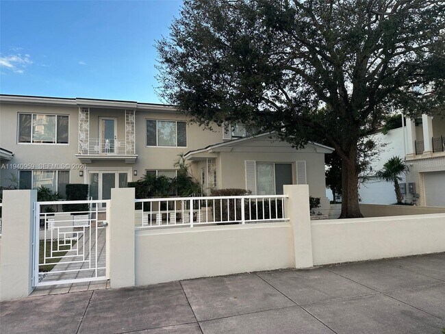 738 Biltmore Way in Coral Gables, FL - Foto de edificio - Building Photo