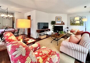 150 N Bedford Rd in Chappaqua, NY - Building Photo - Building Photo