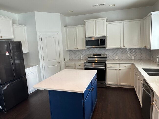 1842 Swan Dr in Charlotte, NC - Building Photo - Building Photo