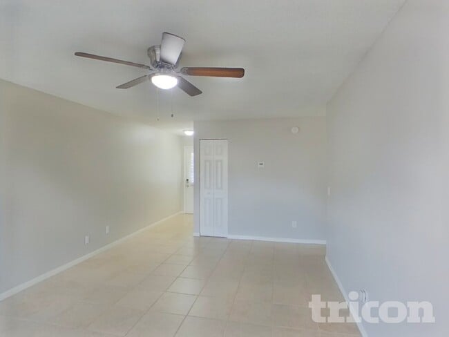 910 Sunridge Point Dr in Seffner, FL - Building Photo - Building Photo