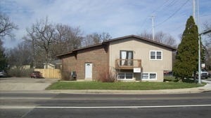 449 E Hillcrest Dr in Dekalb, IL - Foto de edificio