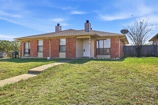 3416 Colonial Dr in Forest Hill, TX - Building Photo