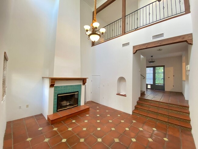 property at 1414 N Harper Ave