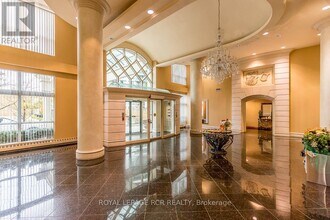 23 Lorraine Dr in Toronto, ON - Building Photo - Building Photo