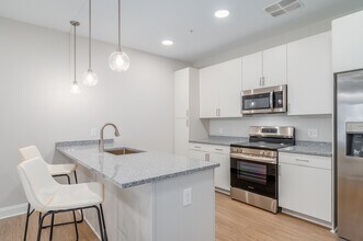 Park Lamont in Cleveland, OH - Building Photo - Interior Photo