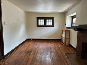1217 Florencedale Ave in Youngstown, OH - Building Photo - Building Photo