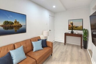 1095 Rue Barré in St. Laurent, QC - Building Photo - Building Photo