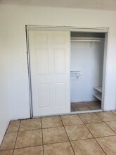 9925 Pinehurst Ave, Unit C in South Gate, CA - Building Photo - Building Photo