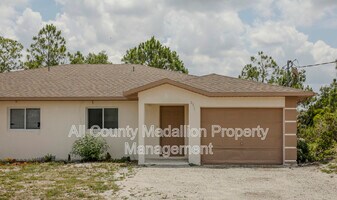 2511 Hightower Ave S in Lehigh Acres, FL - Building Photo