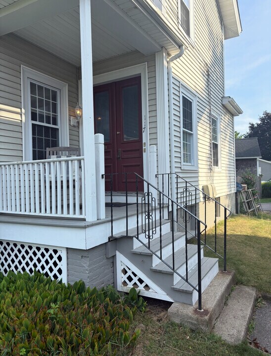 117 Centre St, Unit 2 in Rumford, RI - Building Photo