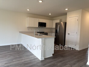 112 Vulcan St in Owens Cross Roads, AL - Foto de edificio - Building Photo