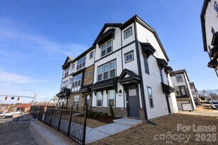 9458 Senator Royall Dr in Charlotte, NC - Building Photo