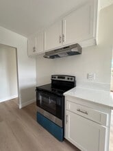 351 Plymouth St in Inglewood, CA - Building Photo - Interior Photo