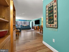 1300 Crystal Dr in Arlington, VA - Building Photo - Building Photo