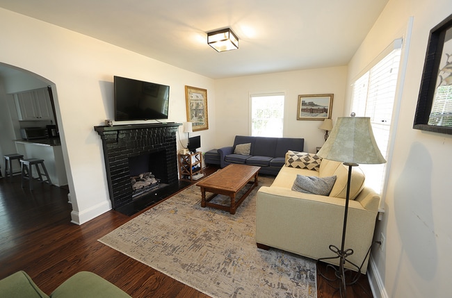 601 Dixie Trail in Raleigh, NC - Building Photo - Building Photo