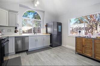 4122 Meadowgold Ln in Houston, TX - Foto de edificio - Building Photo