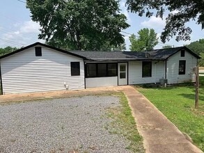 2802 Filbert Hwy in Clover, SC - Building Photo - Building Photo