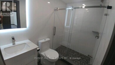 1213 Dundas St W in Toronto, ON - Building Photo - Building Photo