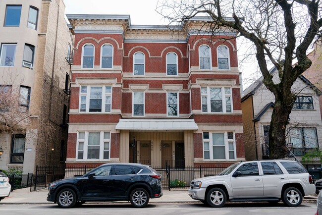property at 2025 N Racine Ave