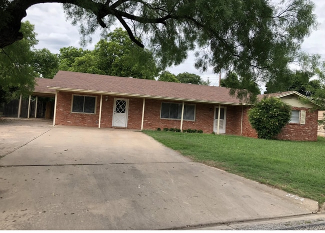 2754 Yale
