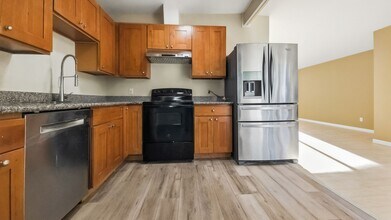 16504 NE 13th St in Bellevue, WA - Building Photo - Building Photo