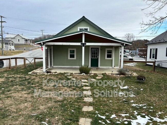 2312 Poplar St in Staunton, VA - Building Photo - Building Photo